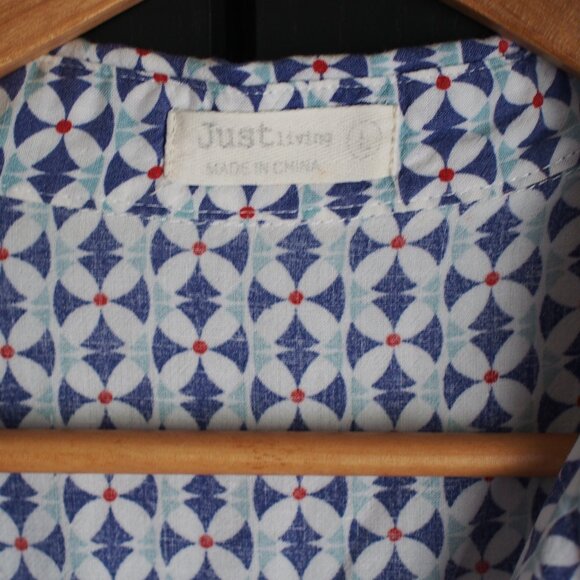 Just Living | Linen Blend Sleeveless Shirt w Mother of Pearl Buttons - Picture 2 of 6